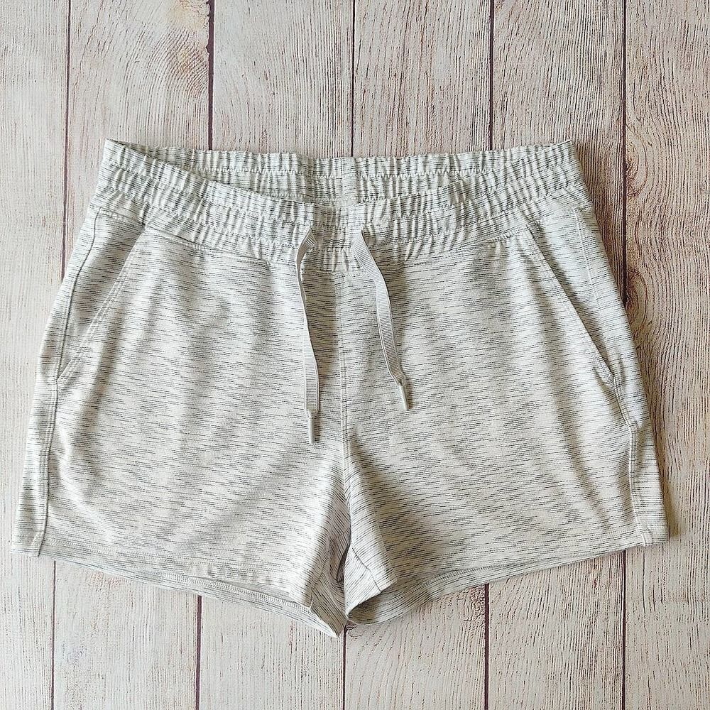 Mondetta soft stretch 3" active shorts sz S
